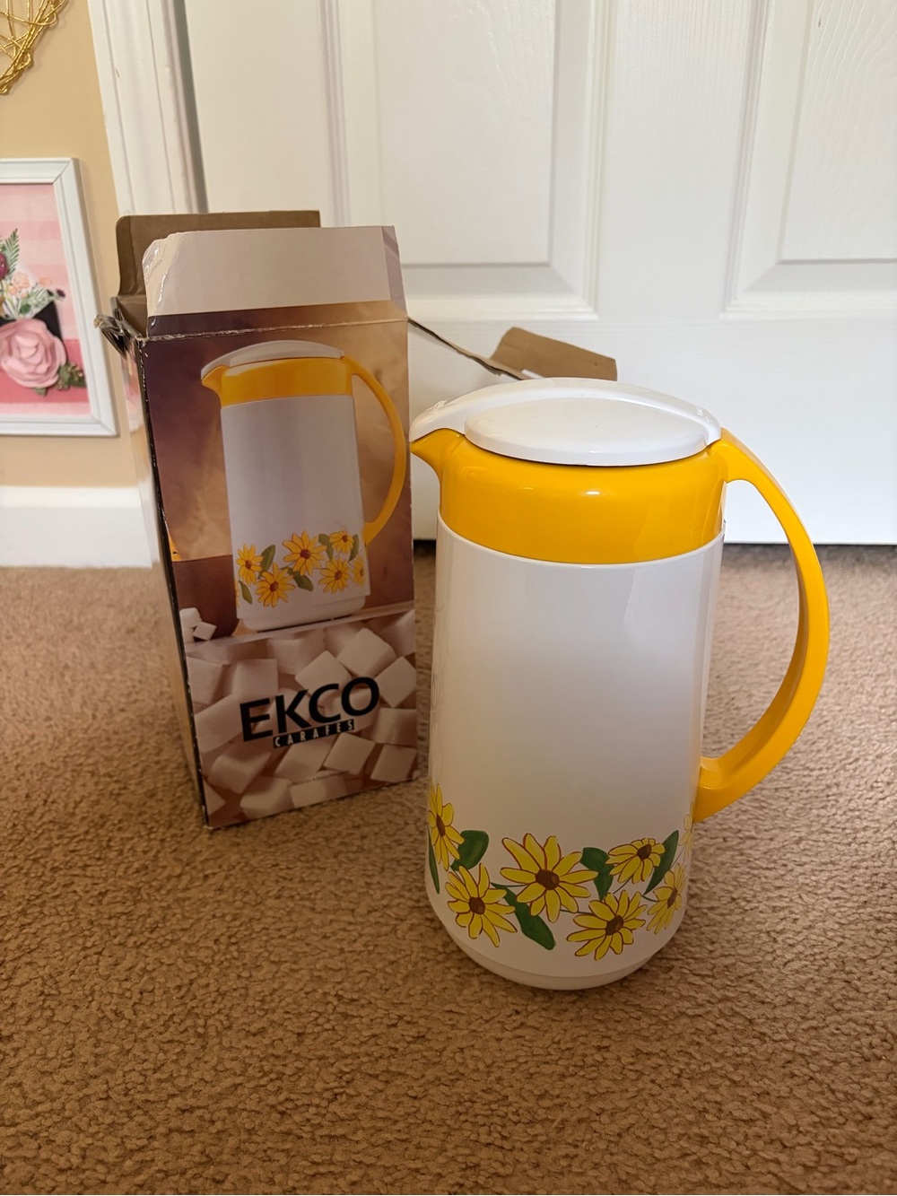 Vintage 1970s Ekco Garden Daisy thermal pitcher